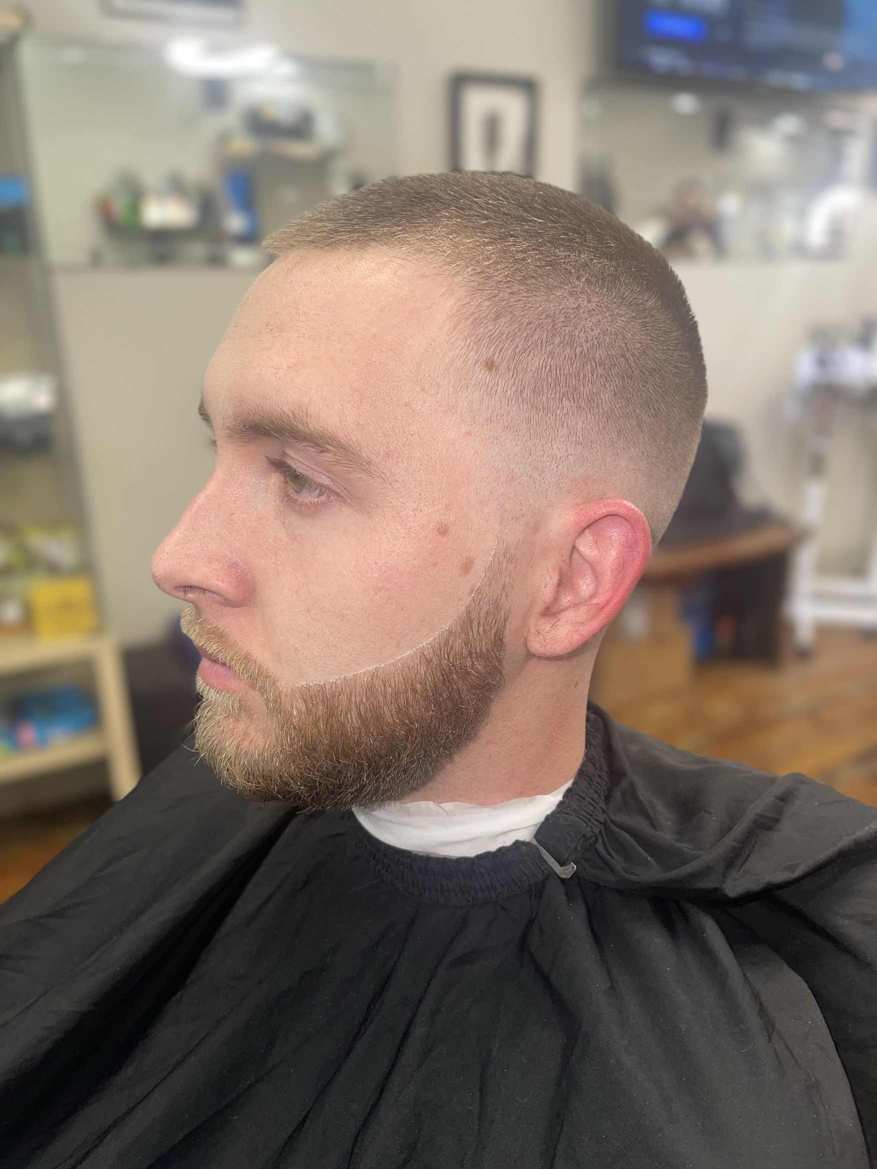 Short even haircut with a precisely shaped full beard
